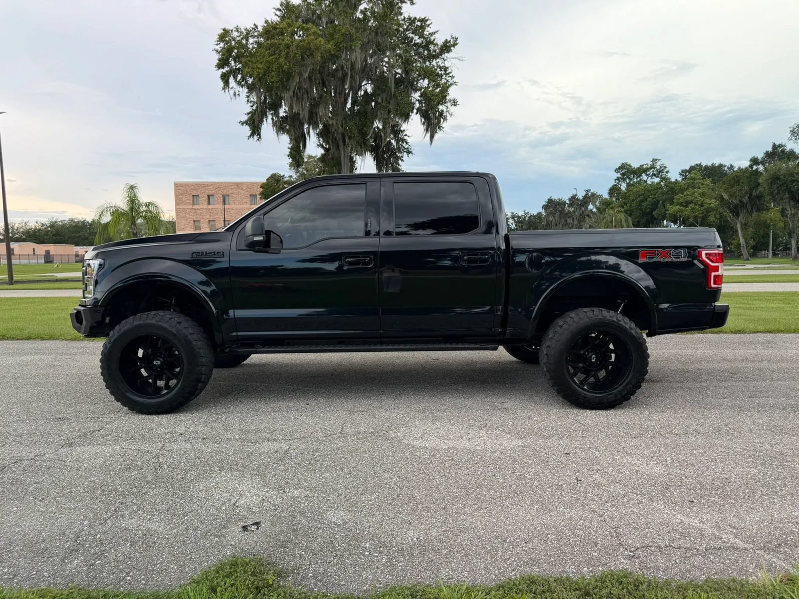 Used 2018 Ford F150 XLT w/ Equipment Group 301A Mid AWD/4WD image 10