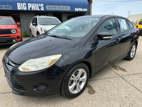 Used 2013 Ford Focus SE w/ SE Winter Pkg FWD image 3