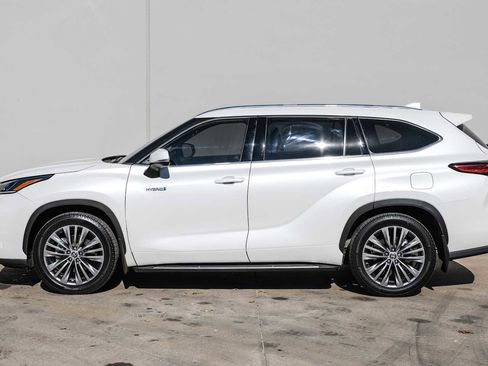 Used 2021 Toyota Highlander Platinum image 10