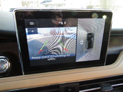 Used 2020 Lincoln Corsair Reserve w/ Equipment Group 201A image 13