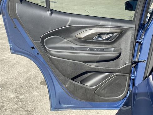 Used 2024 GMC Terrain SLT image 33