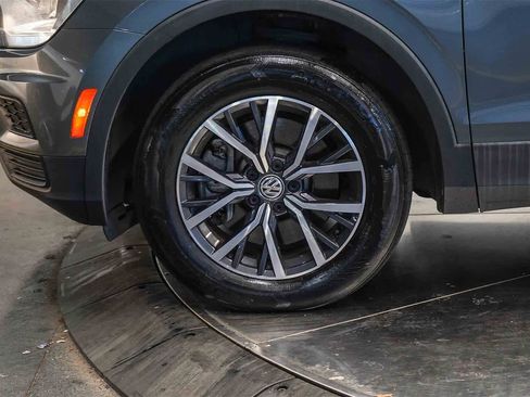 Used 2020 Volkswagen Tiguan SE image 9