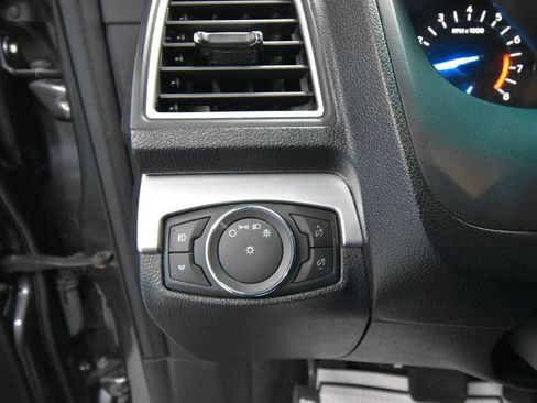 Used 2017 Ford Explorer XLT AWD/4WD image 9