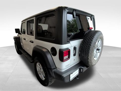 Used 2018 Jeep Wrangler Unlimited Sport S AWD/4WD image 3