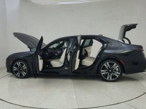 Used 2023 BMW 740i w/ Parking Assistance Package image 73