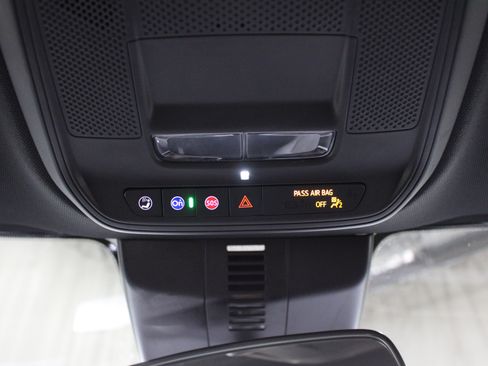 Used 2025 Chevrolet Traverse LT w/ Driver Confidence Package FWD image 20
