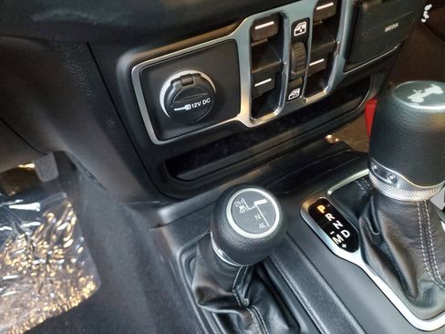 New 2025 Jeep Wrangler Sahara w/ Technology Group AWD/4WD image 33