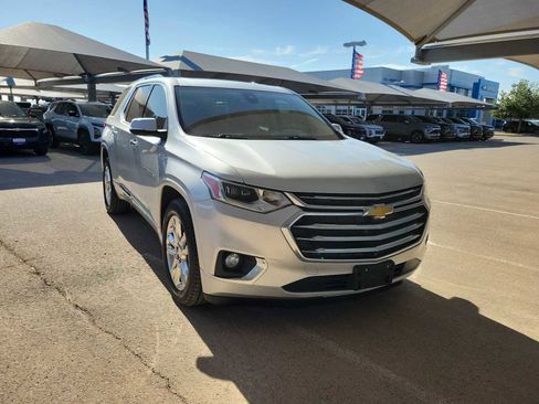 Used 2021 Chevrolet Traverse High Country FWD image 2