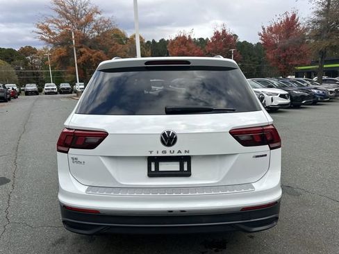Certified 2022 Volkswagen Tiguan SE image 4
