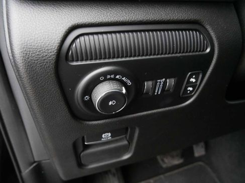 Used 2022 Jeep Wagoneer Series III w/ Rear Seat Video Group 1 image 26