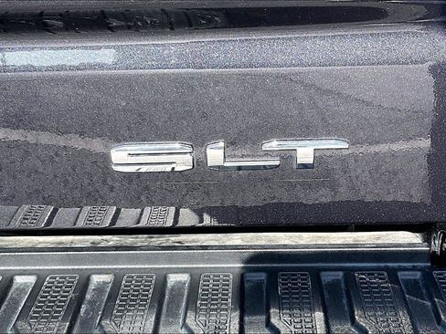 Used 2022 GMC Sierra 1500 SLT w/ SLT Premium Package AWD/4WD image 9