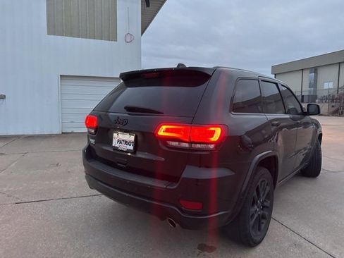 Used 2020 Jeep Grand Cherokee Altitude image 12