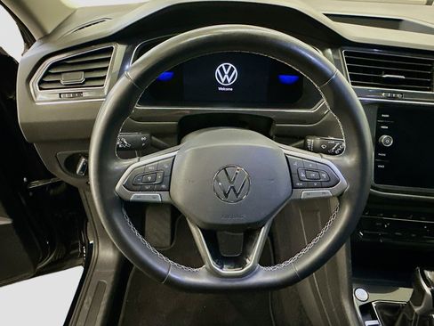 Used 2023 Volkswagen Tiguan SE w/ Panoramic Sunroof Package AWD/4WD image 18
