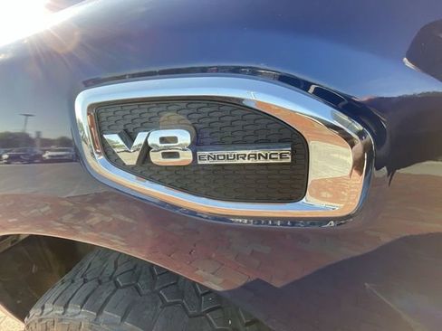 Used 2022 Nissan Titan SV image 6