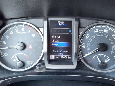Used 2019 Toyota Tacoma TRD Off-Road w/ Technology Package AWD/4WD image 17