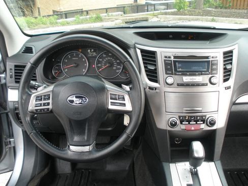 Used 2013 Subaru Outback 2.5i Premium AWD/4WD image 29