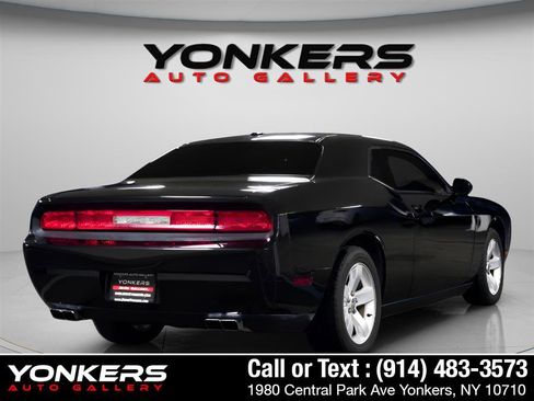 Used 2011 Dodge Challenger image 7