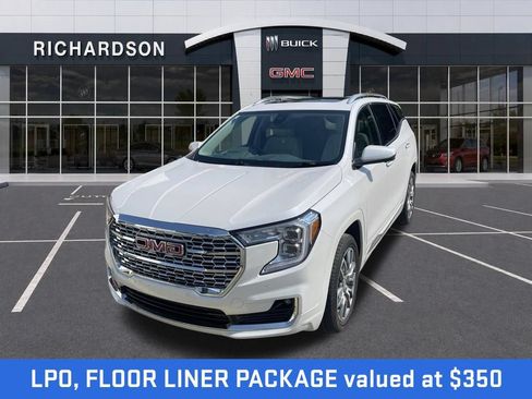 Used 2024 GMC Terrain Denali w/ Denali Premium Package AWD/4WD image 5