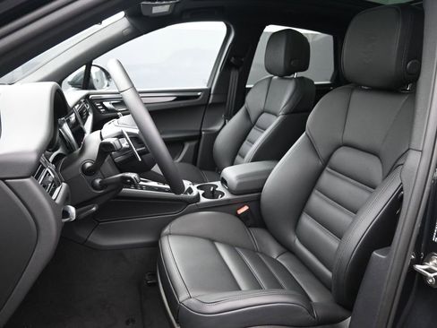 New 2026 Porsche Macan image 5