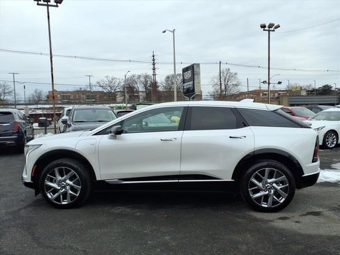 Certified 2025 Cadillac Optiq Luxury 1 w/ LPO, Floor Liner Package image 8