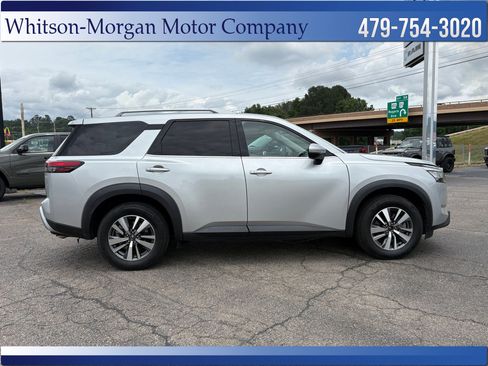 Used 2023 Nissan Pathfinder SL FWD image 4