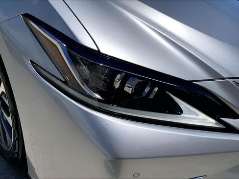 Used 2023 Lexus ES 300h w/ Premium Package FWD image 31