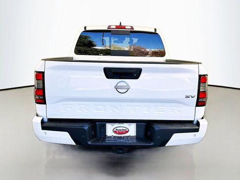 Used 2024 Nissan Frontier SV w/ SV Convenience Package image 6