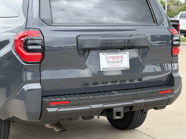 Used 2025 Toyota 4Runner SR5 AWD/4WD image 6