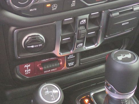 New 2026 Jeep Wrangler Unlimited Rubicon AWD/4WD image 31
