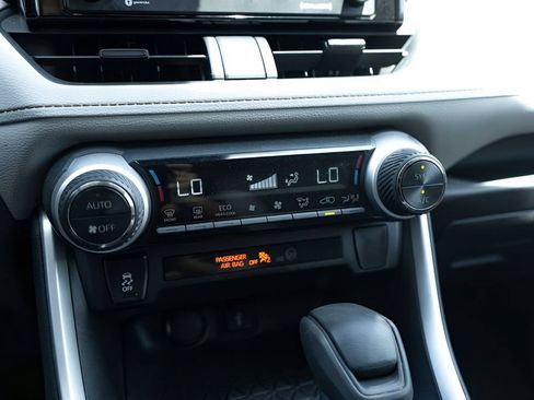 Used 2021 Toyota RAV4 XLE w/ Convenience Package AWD/4WD image 19