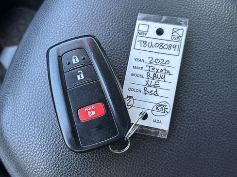 Used 2020 Toyota RAV4 XLE FWD image 35