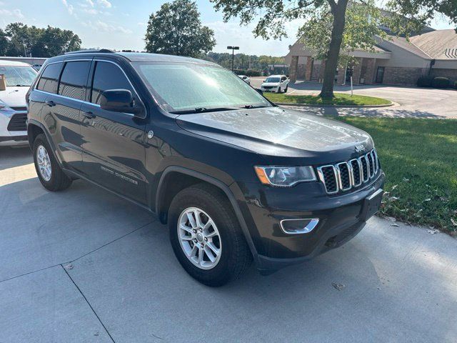 Used 2018 Jeep Grand Cherokee Laredo AWD/4WD image 4