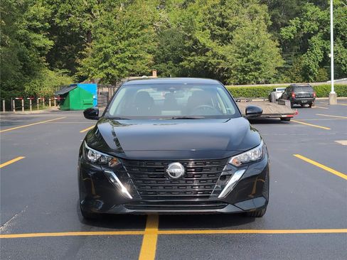 Used 2024 Nissan Sentra SV FWD image 10