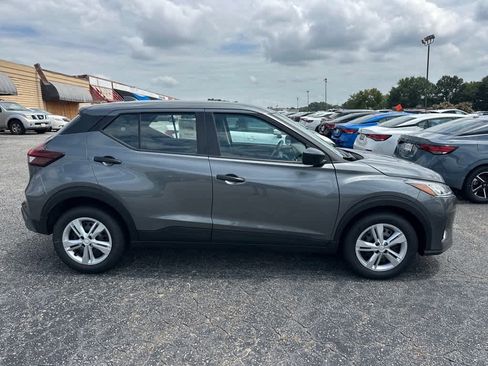 New 2025 Nissan Kicks Play S FWD image 2