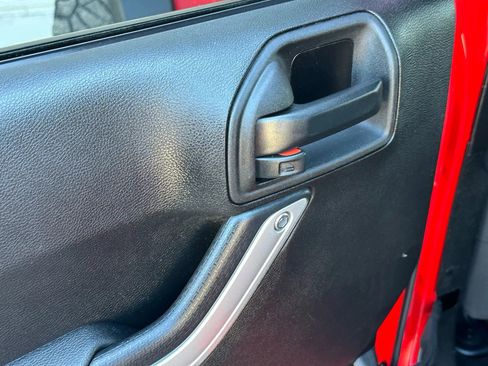 Used 2014 Jeep Wrangler Unlimited Rubicon w/ Connectivity Group image 17