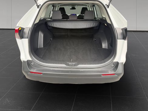 Used 2025 Toyota RAV4 XLE AWD/4WD image 19