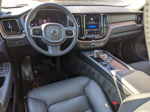 Certified 2023 Volvo XC60 B5 Plus AWD/4WD image 12