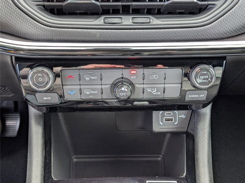 New 2026 Jeep Compass Latitude image 20