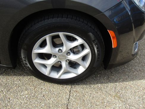 Used 2010 Chrysler Town & Country LX image 6