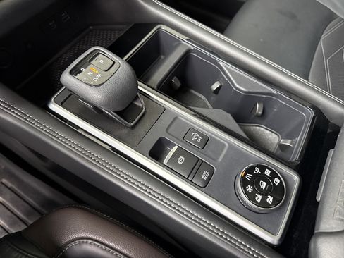 Used 2024 Nissan Pathfinder Platinum AWD/4WD image 25