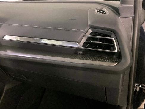 Used 2025 Chevrolet Traverse LT image 16