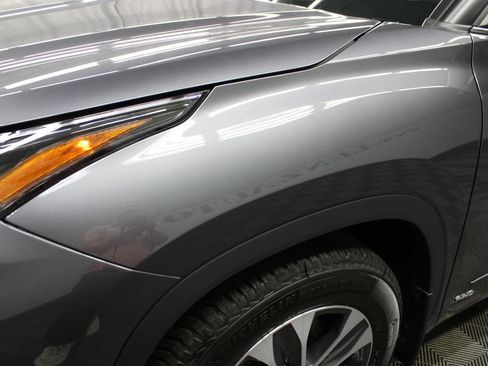 Used 2021 Toyota Highlander XLE AWD/4WD image 44