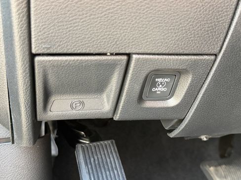 New 2026 RAM 3500 Laramie AWD/4WD image 22