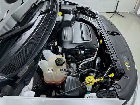 Used 2024 Chrysler Pacifica Touring-L FWD image 23