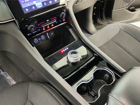 Used 2023 Jeep Grand Cherokee L Laredo image 34