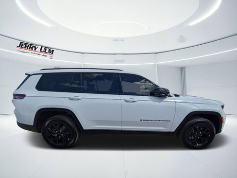 New 2025 Jeep Grand Cherokee L Altitude image 2