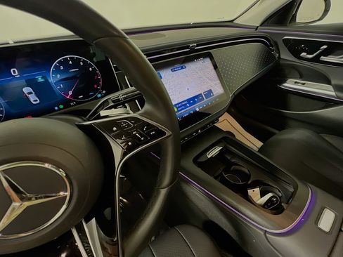 Used 2024 Mercedes-Benz E 350 4MATIC Sedan image 25