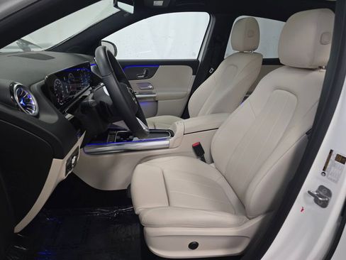 Used 2025 Mercedes-Benz GLA 250 4MATIC image 13