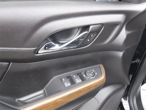 Used 2022 GMC Acadia SLE FWD image 20