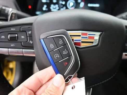 Used 2024 Cadillac CT4 V w/ LPO, ONYX Package image 36